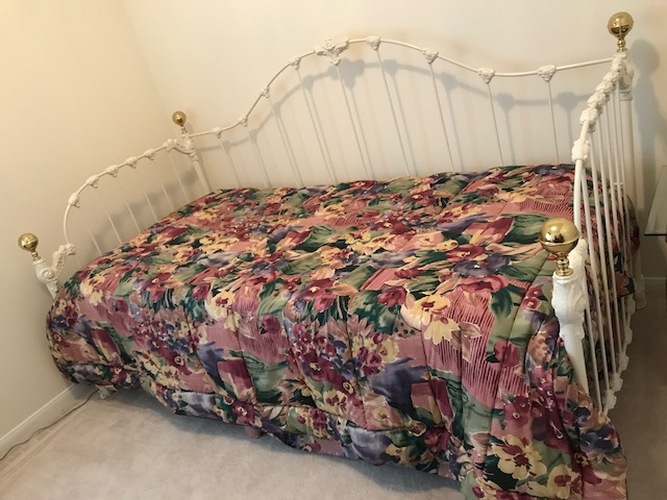 Day Bed with Trundle and Bedding